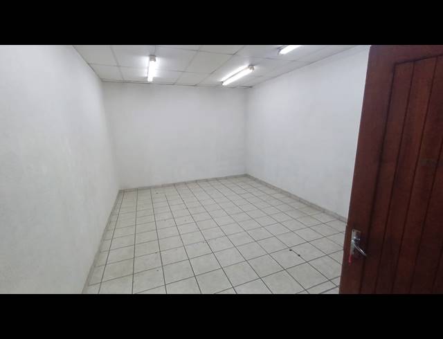 500M² WAREHOUSE TO LET IN VINTONIA